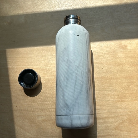 Simple Modern 17 oz. Stainless Steel Bolt Flask - Picture 2 of 4